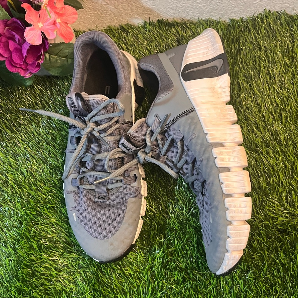 Nike Men’s Metcon  7Gray Athletic Sneakers - Lightweight Comfort